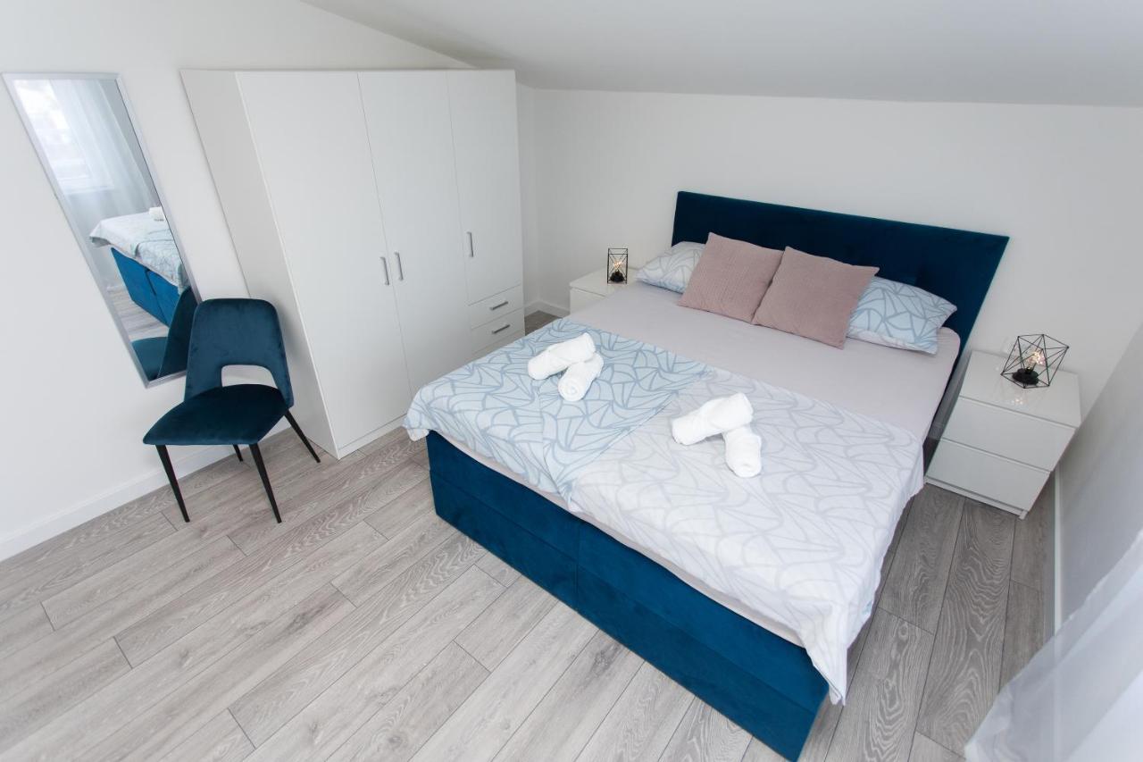 Gold Apartment