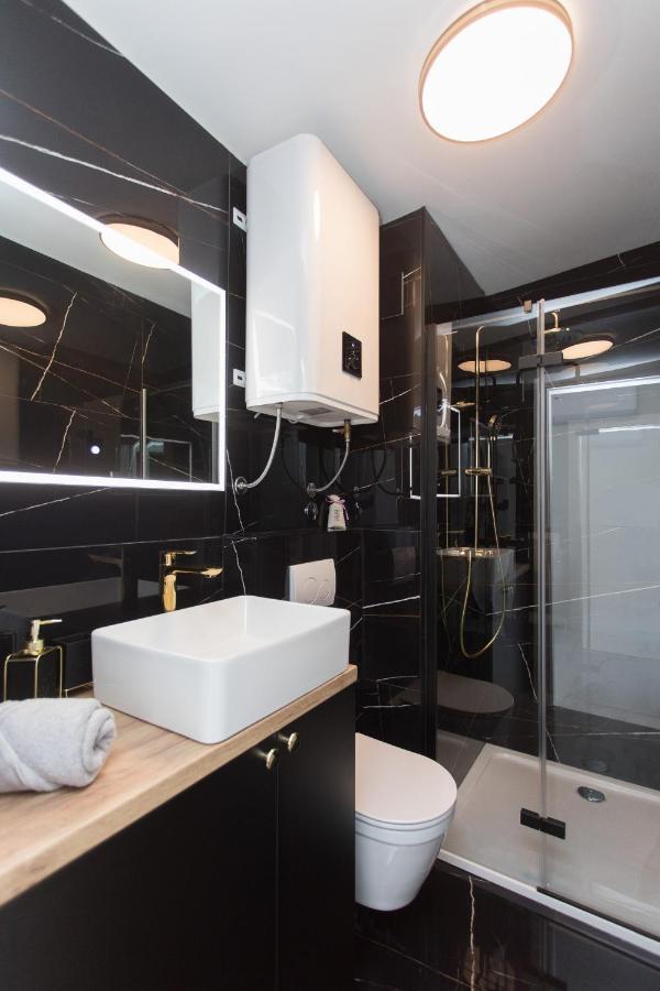 Gold Apartment